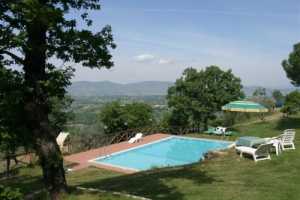 Prenota questa meravigliosa villa a Pian di Scò ad Arezzo, Toscana per le tue Vacanze,Villa in affitto con piscina a Pian di Scò in provincia di Arezz 2