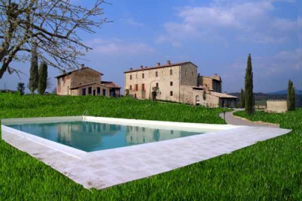 Tuscany tophill vacation farmhouse for rent in Colle Val D'Elsa with pool, close to Siena and Florence with 3 bedrooms and 3 bathrooms