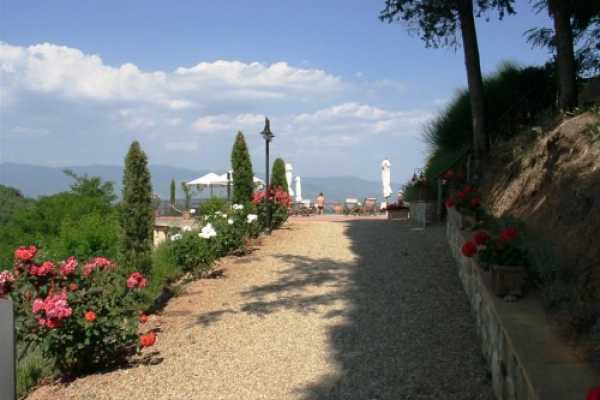 Book now your holiday in Figline Valdarno in Tuscany in this wonderful private farmhouse with pool, Figline Valdarno province Florence