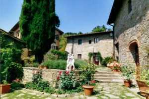 Prenota il tuo Agriturismo a Cortona in Valdichiana, Toscana per le tue prossime vacanze in affitto con piscina a Castelfranco di Sopra provincia di A 6