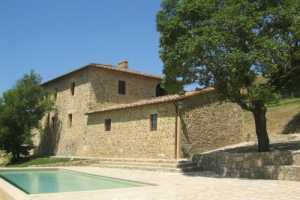 Farmhouse with pool for rent in Montalcino, Tuscany. This farmhouse for rent is in Val d'Orcia and offer 8 sleeps. Book now your next holiday in Tusca