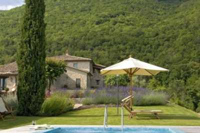 Book now your vacation in Perugia in Umbria in this beautiful private exclusive residence with pool in the province of Perugia rents in Umbria