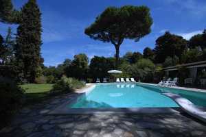 Book now your vacation in Pietrasanta in Tuscany in this beautiful villa for rent with private pool on the sea in Pietrasanta in the province of Lucca