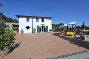Villa vacations rentals in Impruneta with pool near Florence in Tuscany. Holiday villa immersed in the tuscan countryside in Chianti area