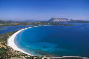 Prenota adesso la tua vacanza a San Teodoro in Sardegna in questa bellissima villa privata con piscina sul mare 9 posti letto San Teodoto a olbia, Sar