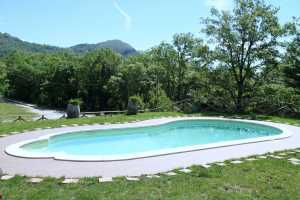 Private farmhouse vacations rentals with pool near Benevento in val di Sannio. Beautuful park immersed in a wood with 2 bedrooms and 2 baths 6