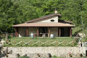 Private farmhouse vacations rentals with pool near Benevento in val di Sannio. Beautuful park immersed in a wood with 2 bedrooms and 2 baths 8