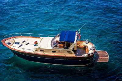 Boats for rent, villa transfers, excursions with yacht