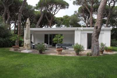 Rent private villa with 10 beds in Roccamare for your vacation