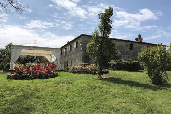 Exclusive huge vacation villa rental with pool in Val'Orcia near Siena. This villa for rent with gym has 9 bedrooms, 8 bathrooms up to 18 sleeps