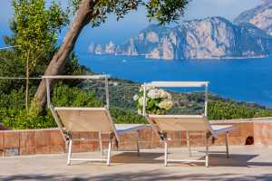 Affitto vacanze resort con piscina privata a Massa lubrense Napoli bellissimo parco immerso nel verde in questo resort in campania