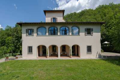 Book now your holiday in Tuscany in this beautiful exclusive private residence with swimming pool in Reggello in Tuscany, rent this residence in Flore