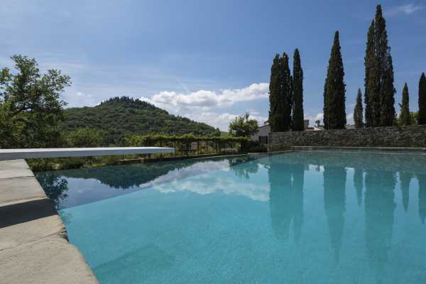villa for rent for holidays in Florence with spa, swimming pool and large park